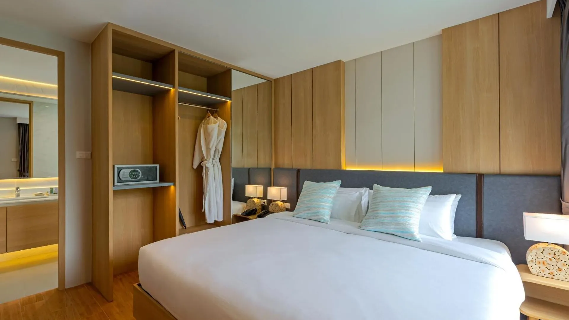 Hotel Wyndham Garden Naithon Phuket 0*, Nai Thon Beach